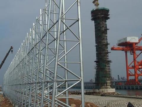 Стальные опоры пескозащитных 
экранов